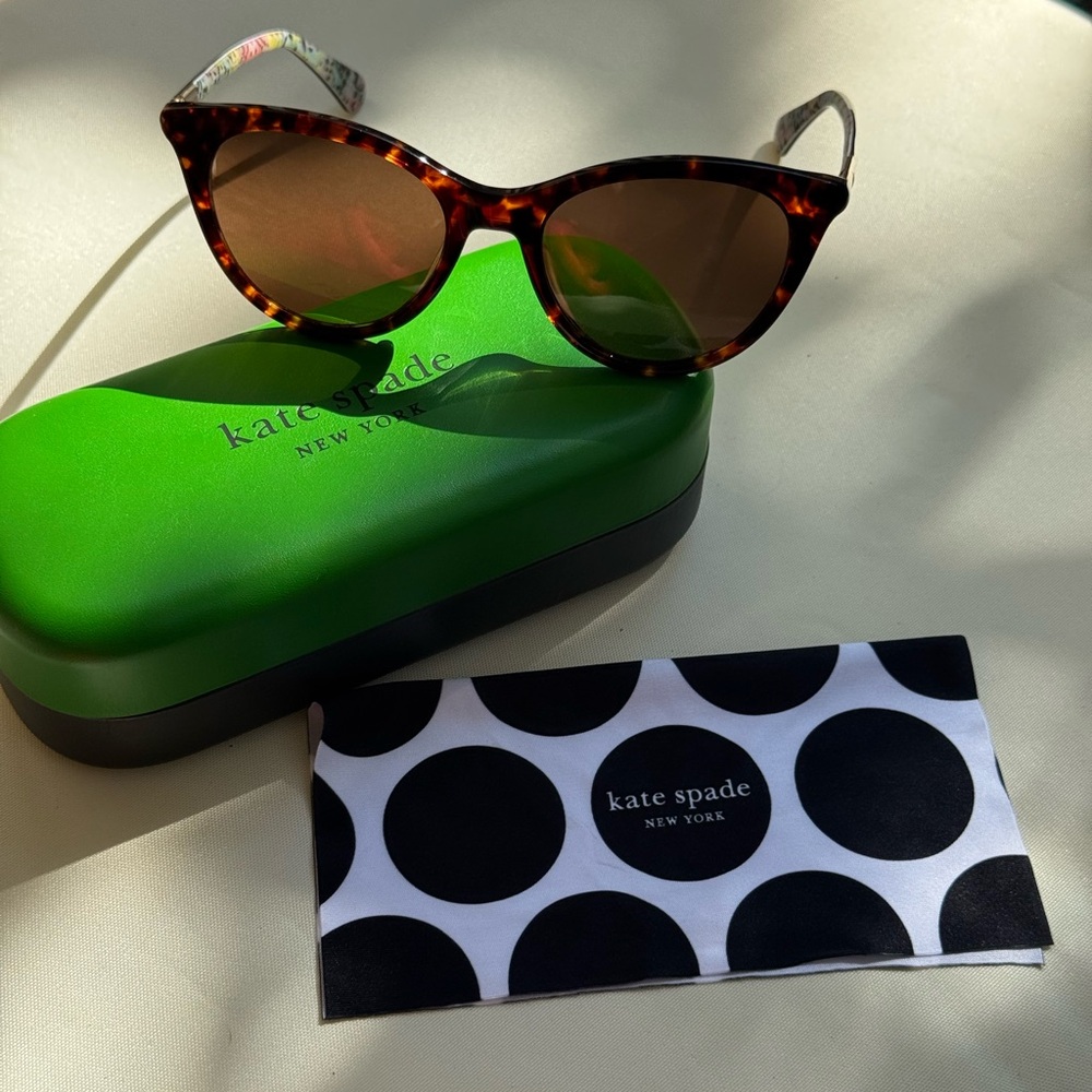 Kate Spade Tortoise Sunglasses with Green Case